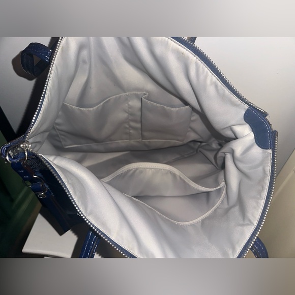 Coach Signature Laura Tote. - Picture 6 of 8